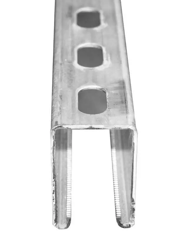 Montageschiene 41x83x2,5 mm; Länge: 6 m (1 Stück) Montageschiene 41x83x2,5 mm; Länge: 6 m (1 Stück)